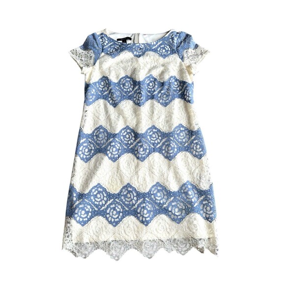 Suiti Lace Shift Dress Blue White Scallop Floral Overlay Short Sleeve Sz 10P - Picture 2 of 12